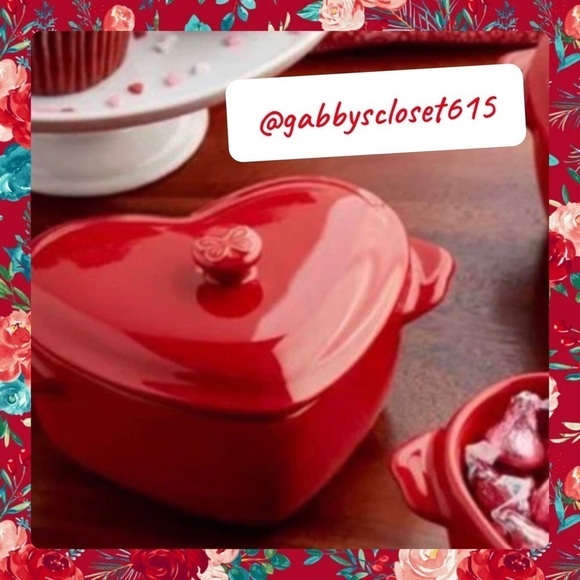 Pretty 💋 New Pioneer Woman Heart Shaped Mini Red Casserole Dish with Lid - Picture 1 of 8